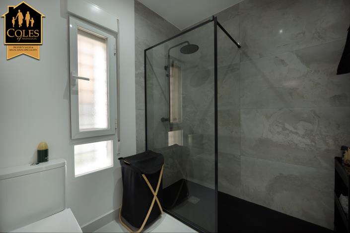 Image No.22-4 Bed Villa / Detached for sale