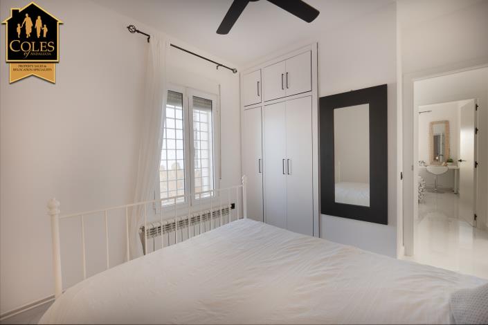 Image No.24-4 Bed Villa / Detached for sale