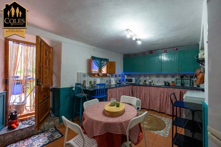 Image No.7-6 Bed Townhouse for sale