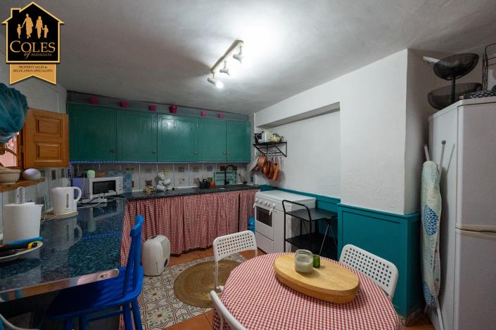 Image No.8-6 Bed Townhouse for sale