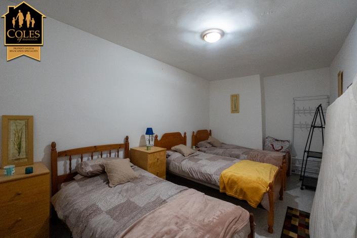 Image No.9-6 Bed Townhouse for sale