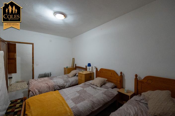 Image No.10-6 Bed Townhouse for sale