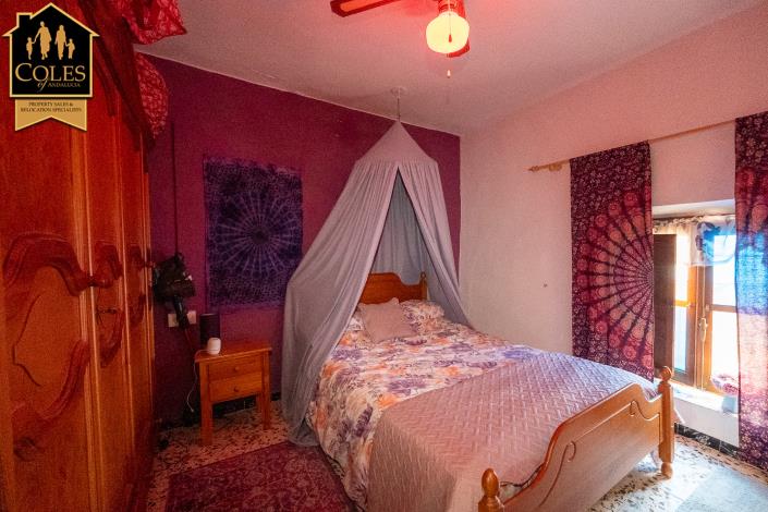 Image No.11-6 Bed Townhouse for sale