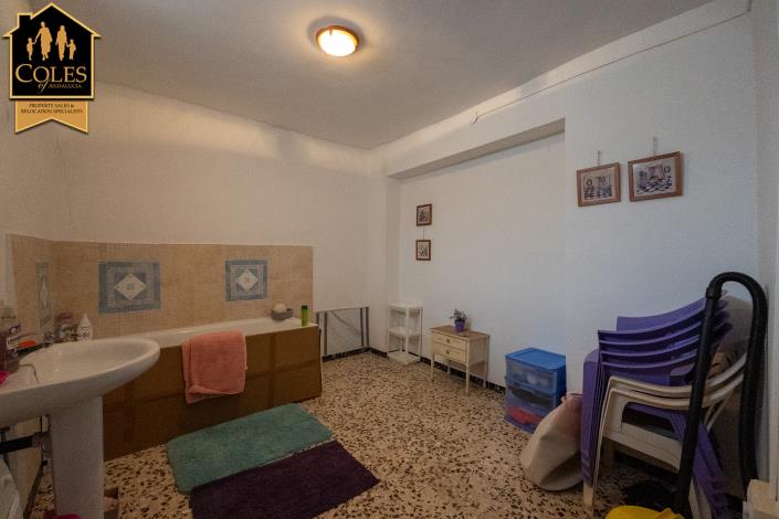 Image No.12-6 Bed Townhouse for sale