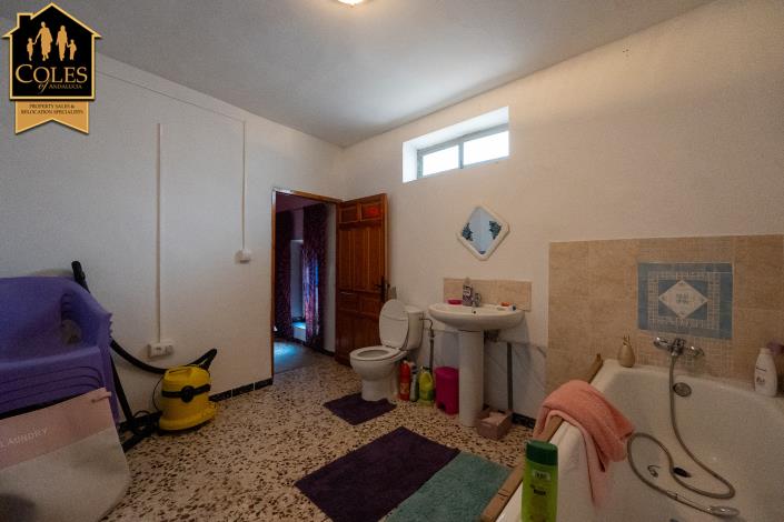 Image No.13-6 Bed Townhouse for sale