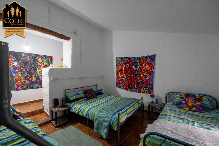 Image No.16-6 Bed Townhouse for sale