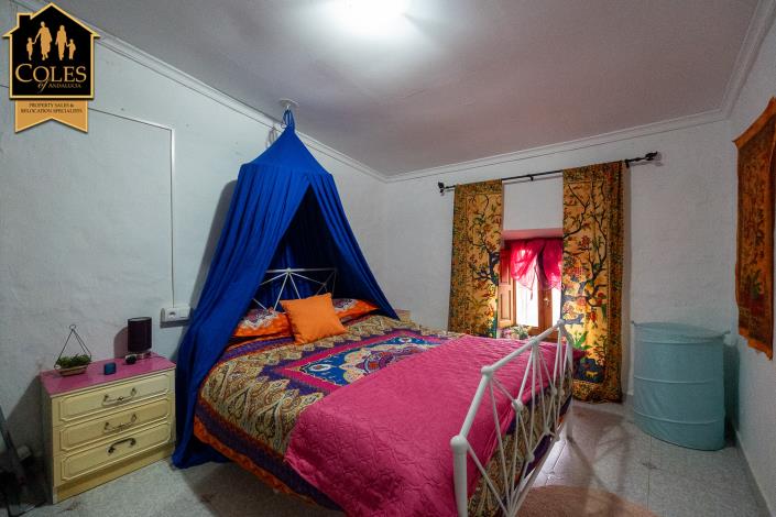 Image No.18-6 Bed Townhouse for sale