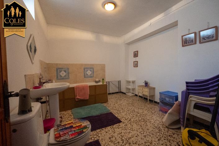 Image No.21-6 Bed Townhouse for sale