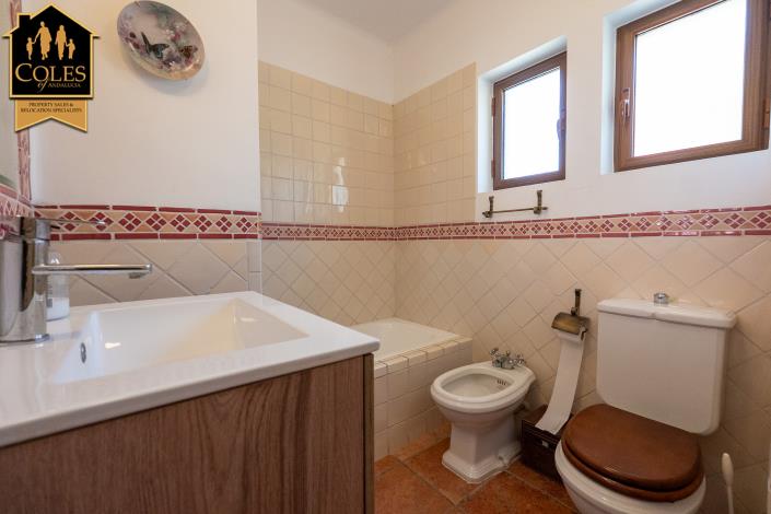 Image No.18-3 Bed Villa / Detached for sale