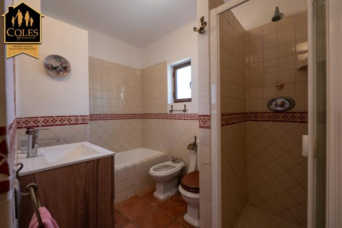 Image No.28-3 Bed Villa / Detached for sale