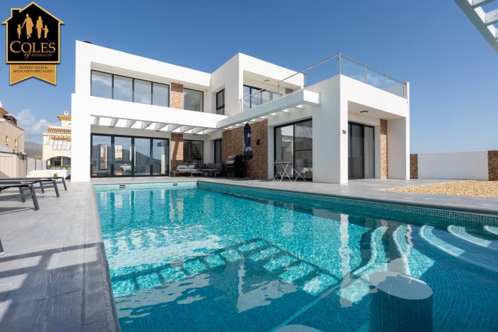 Image No.8-3 Bed Villa / Detached for sale