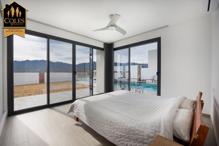 Image No.21-3 Bed Villa / Detached for sale