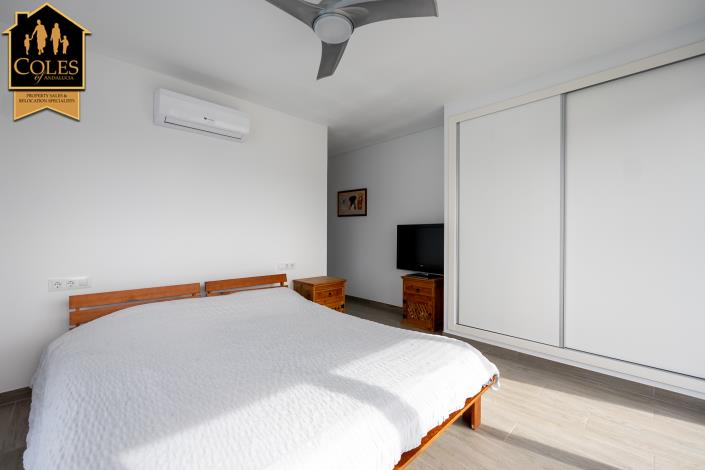 Image No.22-3 Bed Villa / Detached for sale