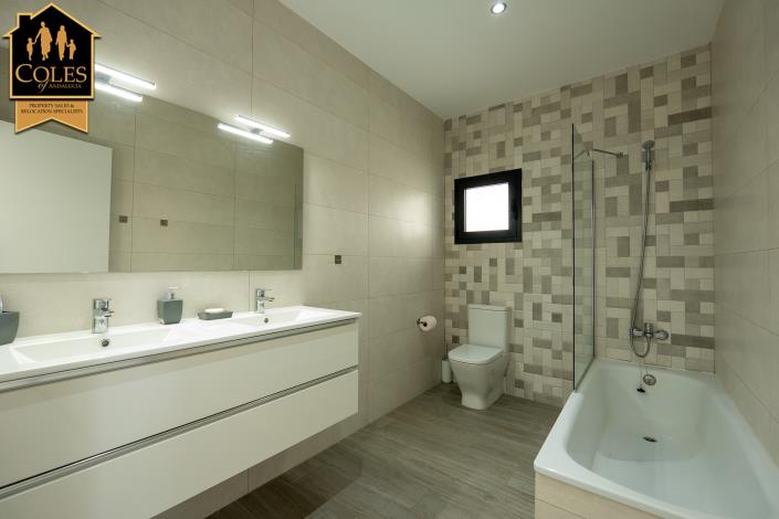 Image No.24-3 Bed Villa / Detached for sale