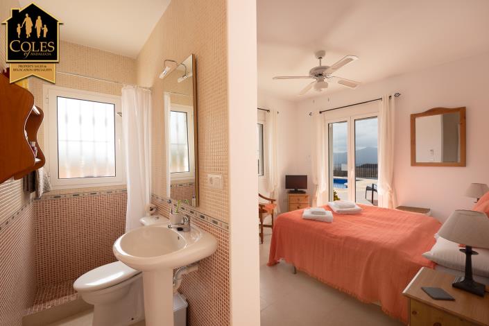 Image No.26-4 Bed Villa / Detached for sale