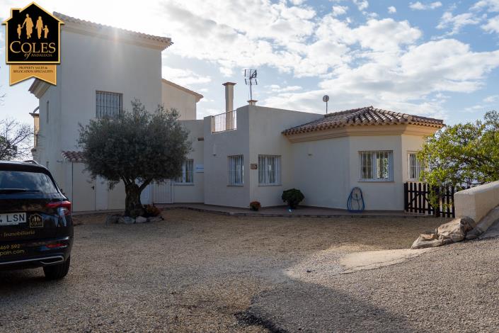 Image No.35-4 Bed Villa / Detached for sale