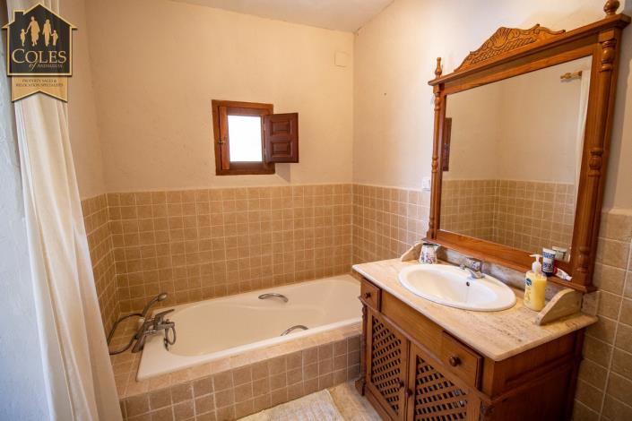 Image No.53-4 Bed Villa / Detached for sale