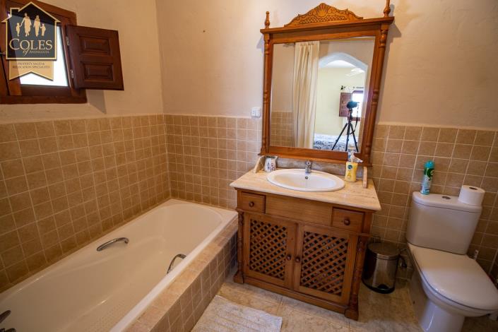 Image No.54-4 Bed Villa / Detached for sale