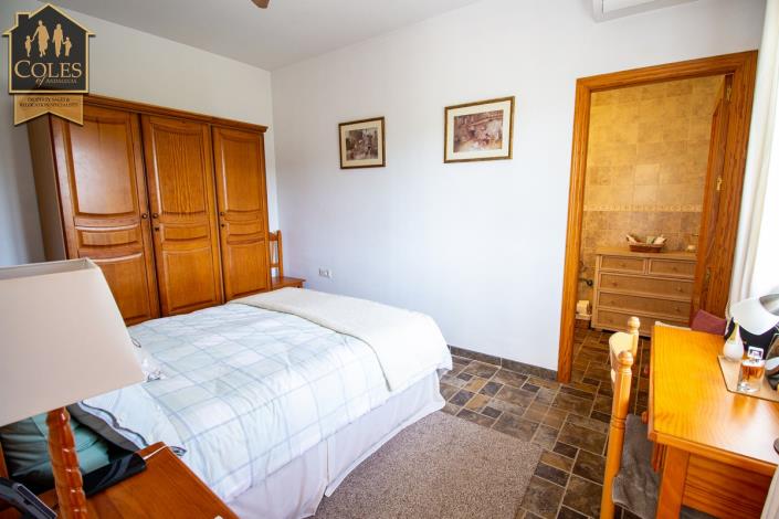 Image No.41-3 Bed Villa / Detached for sale