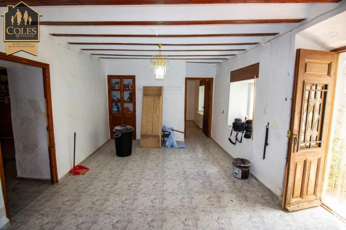 Image No.15-6 Bed Townhouse for sale