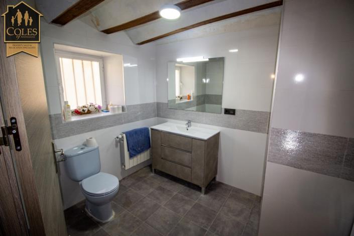 Image No.19-6 Bed Townhouse for sale