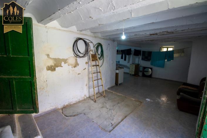 Image No.21-6 Bed Townhouse for sale