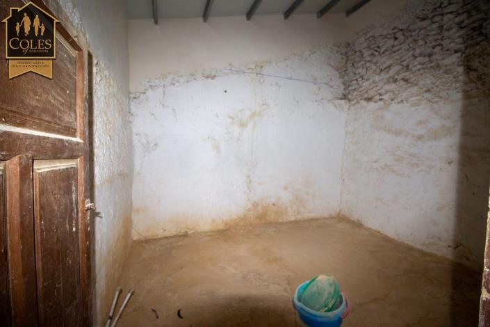 Image No.28-6 Bed Townhouse for sale