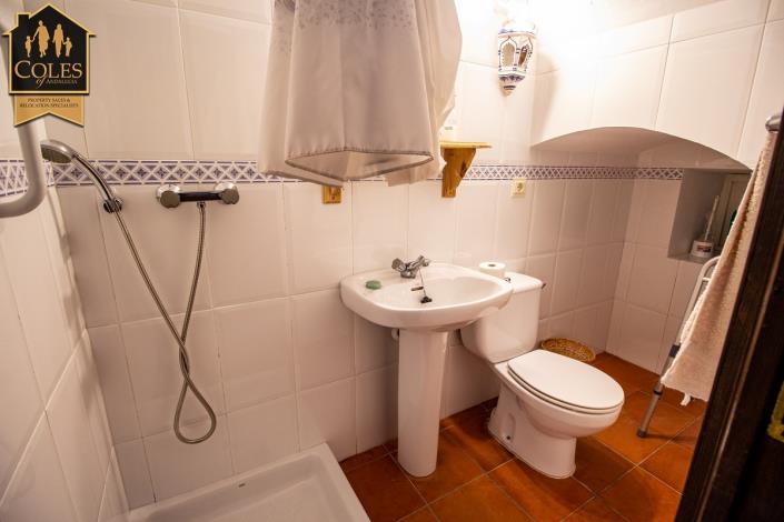 Image No.40-5 Bed Villa / Detached for sale