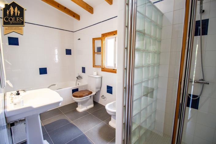 Image No.41-5 Bed Villa / Detached for sale