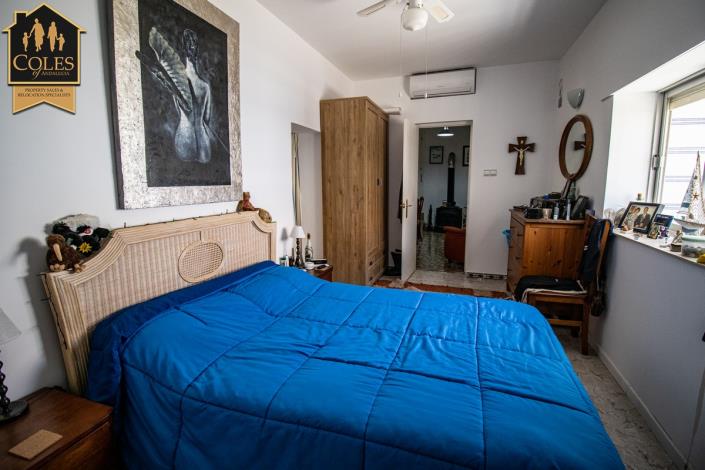 Image No.19-5 Bed Townhouse for sale