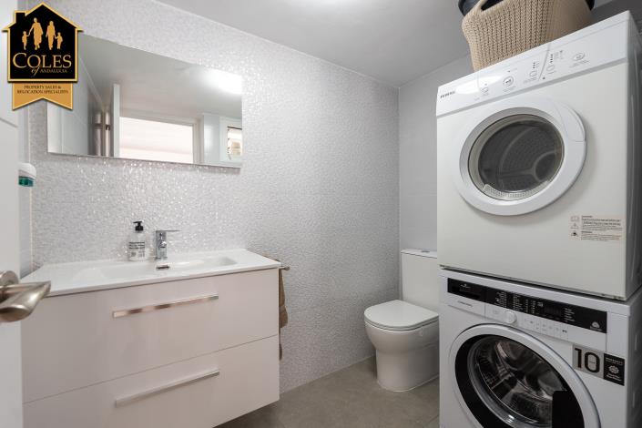 Image No.11-6 Bed Townhouse for sale