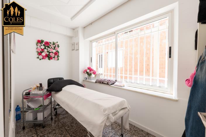 Image No.13-6 Bed Townhouse for sale