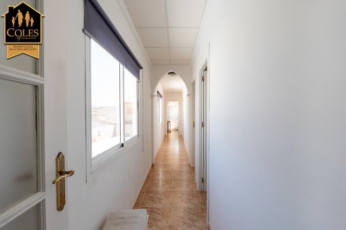 Image No.25-6 Bed Townhouse for sale