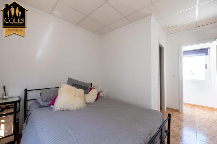 Image No.27-6 Bed Townhouse for sale