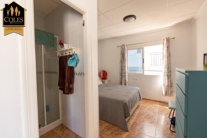 Image No.32-6 Bed Townhouse for sale