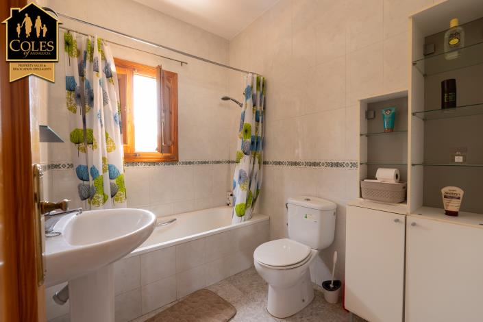 Image No.19-4 Bed Villa / Detached for sale