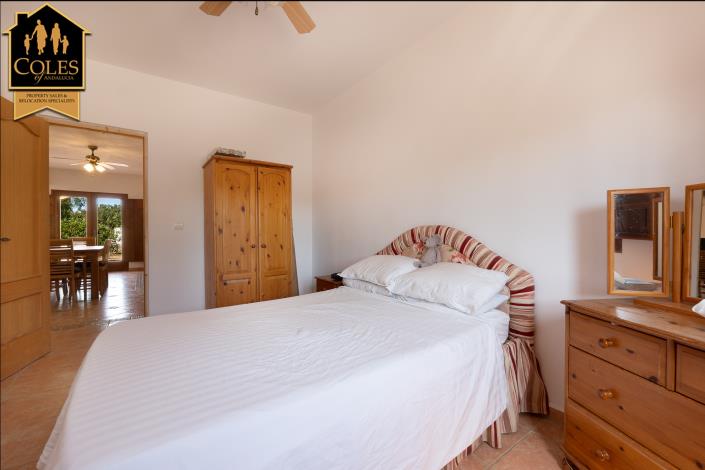 Image No.21-3 Bed Villa / Detached for sale