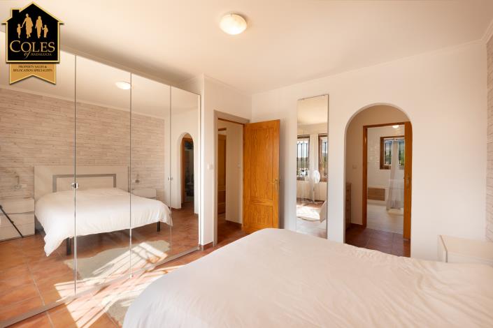 Image No.14-3 Bed Villa / Detached for sale