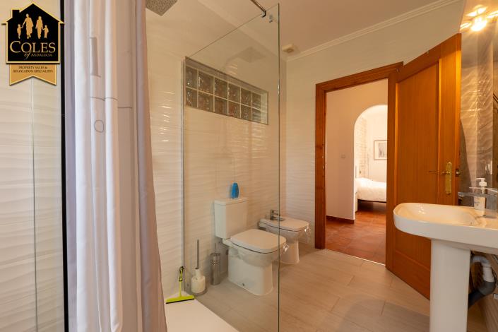 Image No.20-3 Bed Villa / Detached for sale