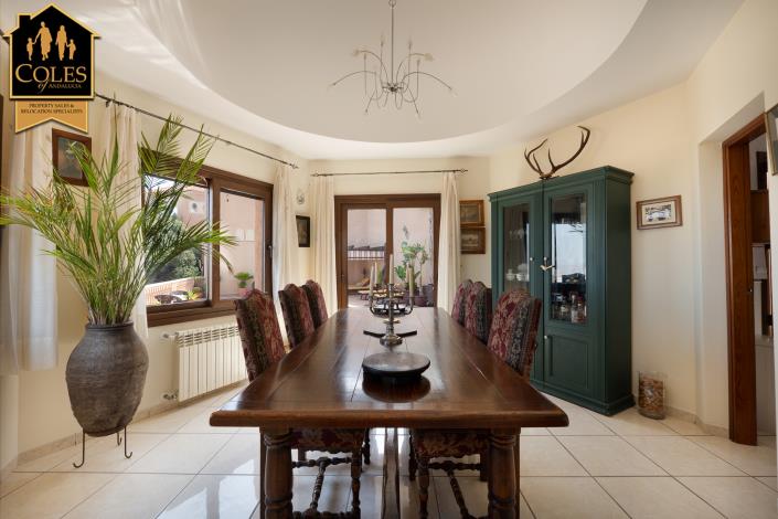 Image No.14-4 Bed Villa / Detached for sale