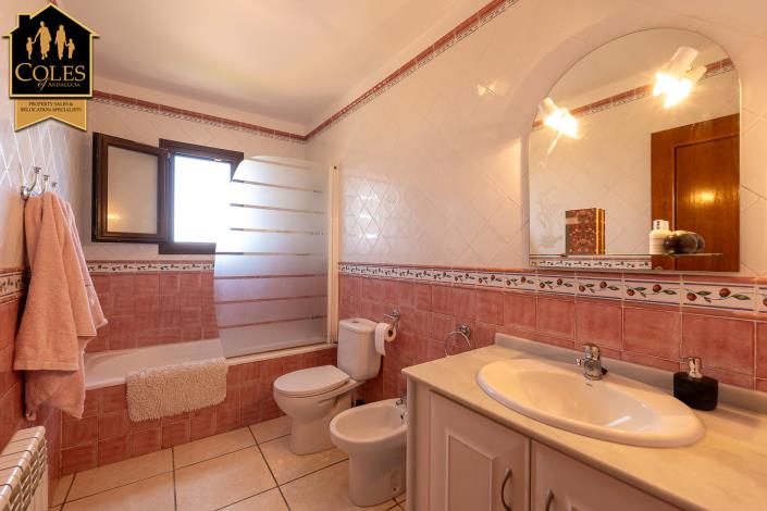 Image No.26-4 Bed Villa / Detached for sale