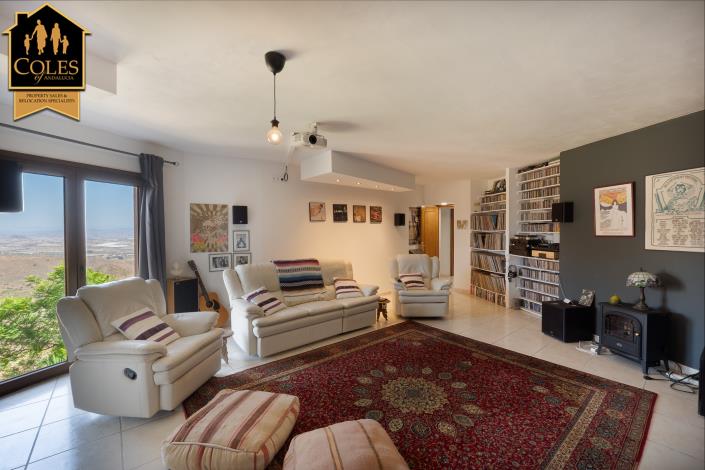 Image No.28-4 Bed Villa / Detached for sale