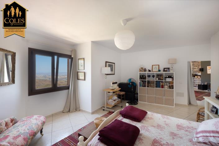 Image No.30-4 Bed Villa / Detached for sale