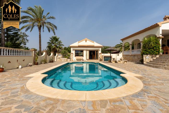 Image No.8-3 Bed Villa / Detached for sale