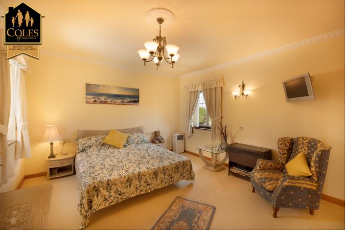 Image No.31-3 Bed Villa / Detached for sale