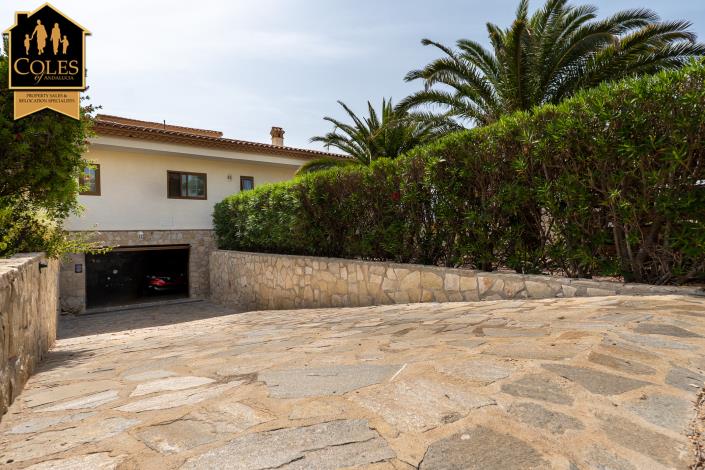 Image No.47-3 Bed Villa / Detached for sale