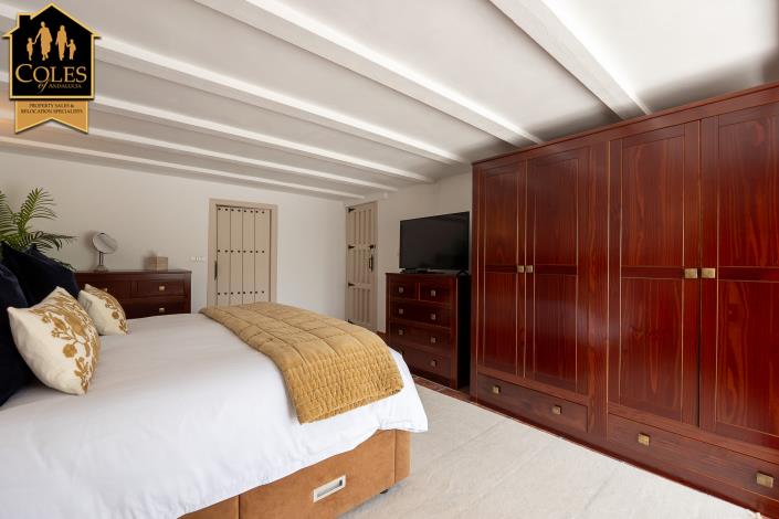 Image No.30-5 Bed Cortijo for sale