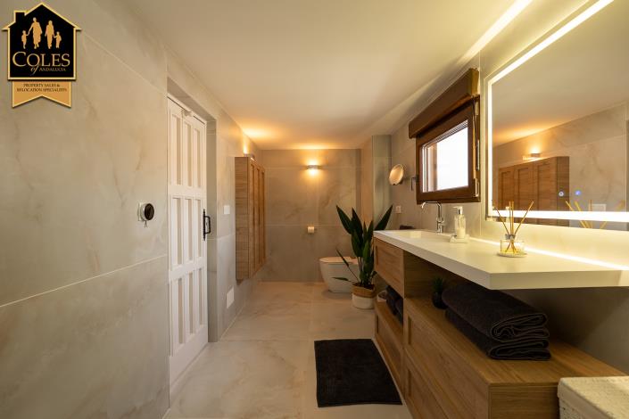 Image No.32-5 Bed Cortijo for sale