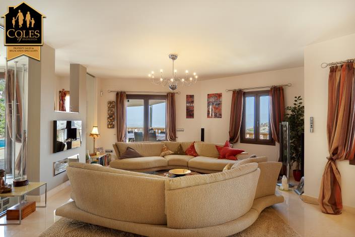 Image No.8-4 Bed Villa / Detached for sale