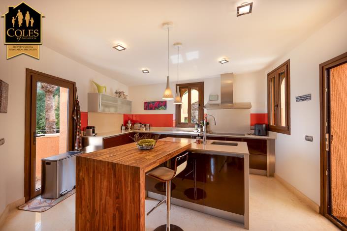 Image No.12-4 Bed Villa / Detached for sale